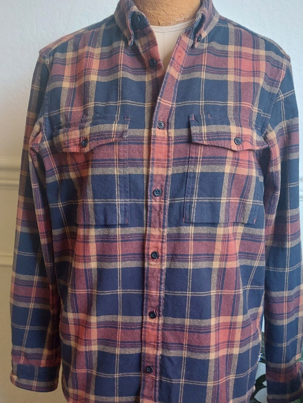 FJall Raven Singi Mens Flannel Navy and Rust Plaid Button-Up Shirt